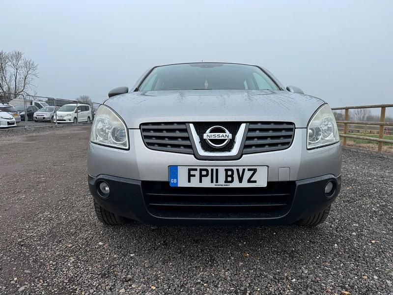 Used Nissan Qashqai Tekna 141 HP (103 kW) 2011 Silver SUV