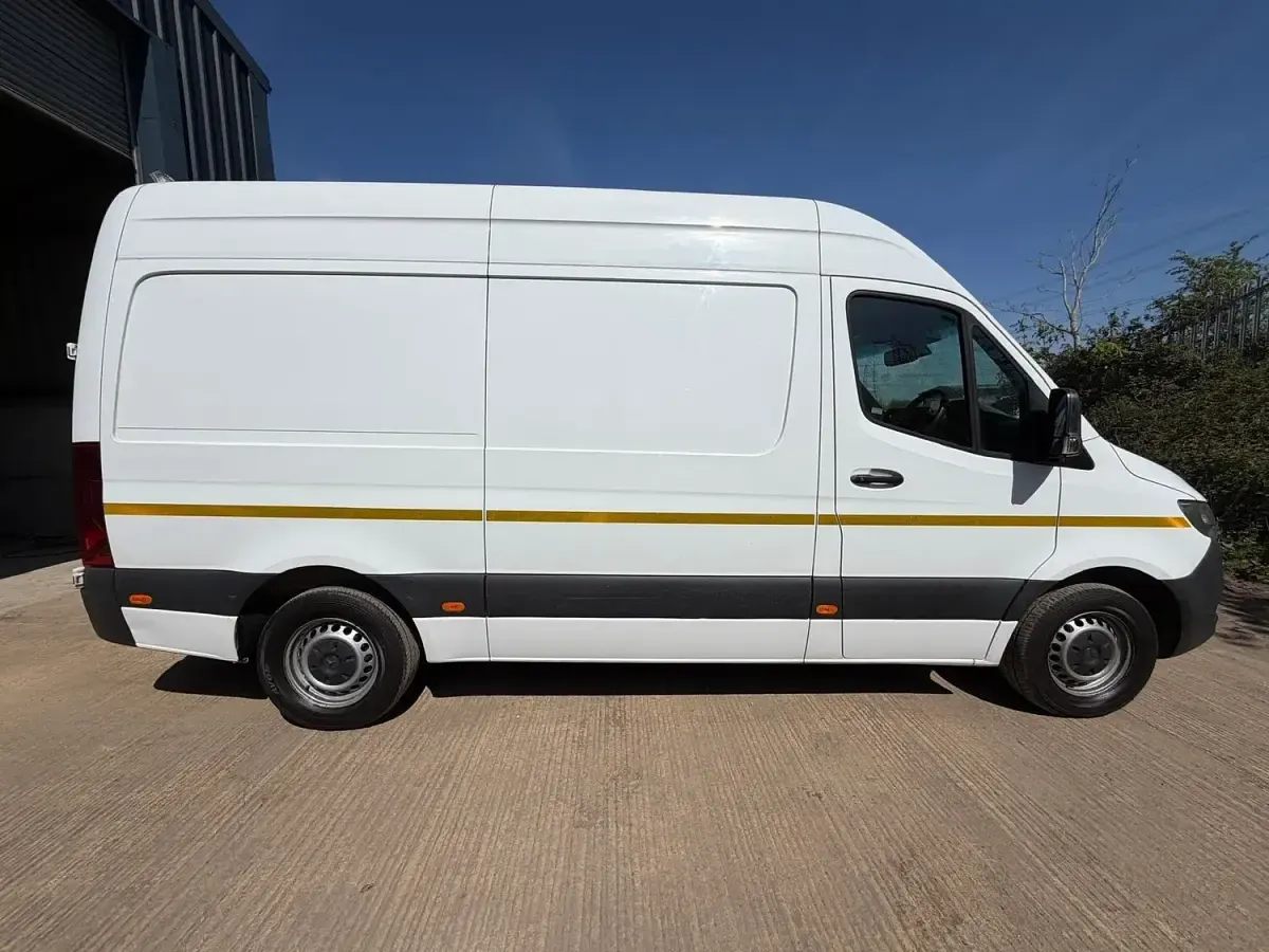 Used Mercedes Sprinter Progressive 168 HP (123 kW) 2021 White Van