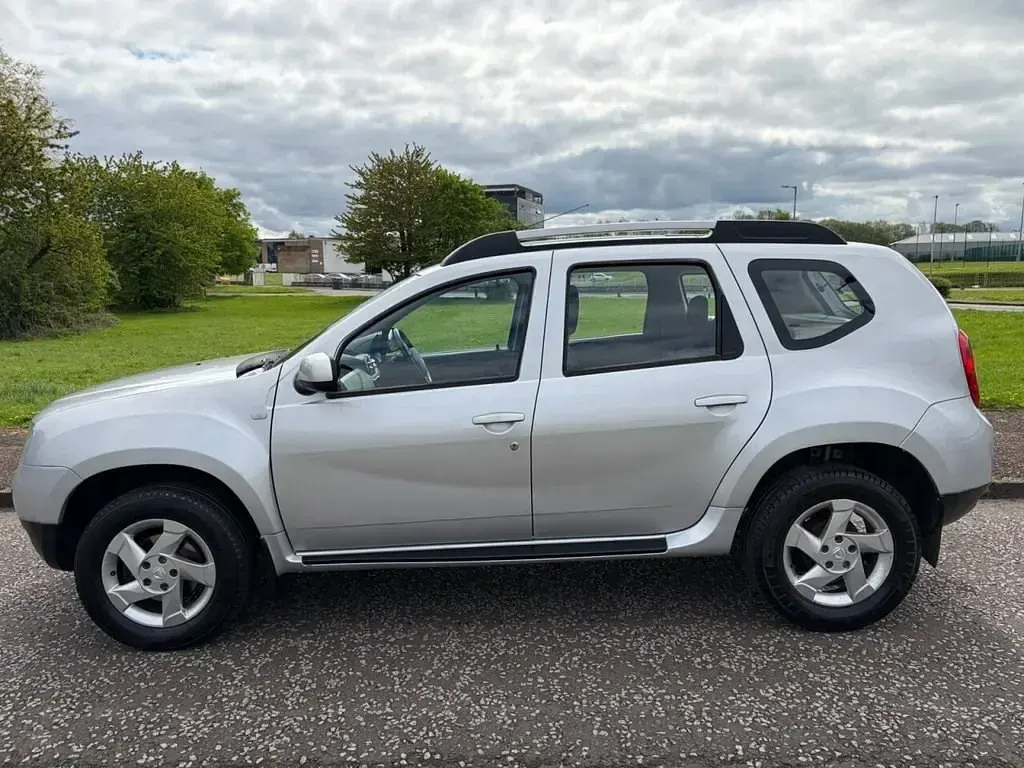 Usado Dacia Duster Lauréate 110 HP (80 kW) 2013 Prateado SUV