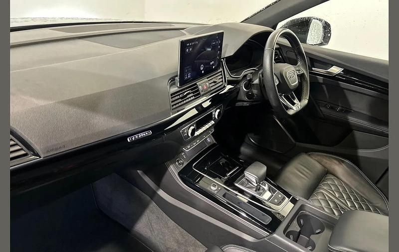 Used Audi Q5 Comfort 200 HP (147 kW) 2022 Silver SUV