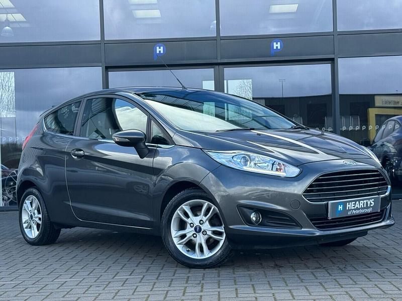 Used Ford Fiesta Zetec 100 HP (73 kW) 2016 Grey Hatchback