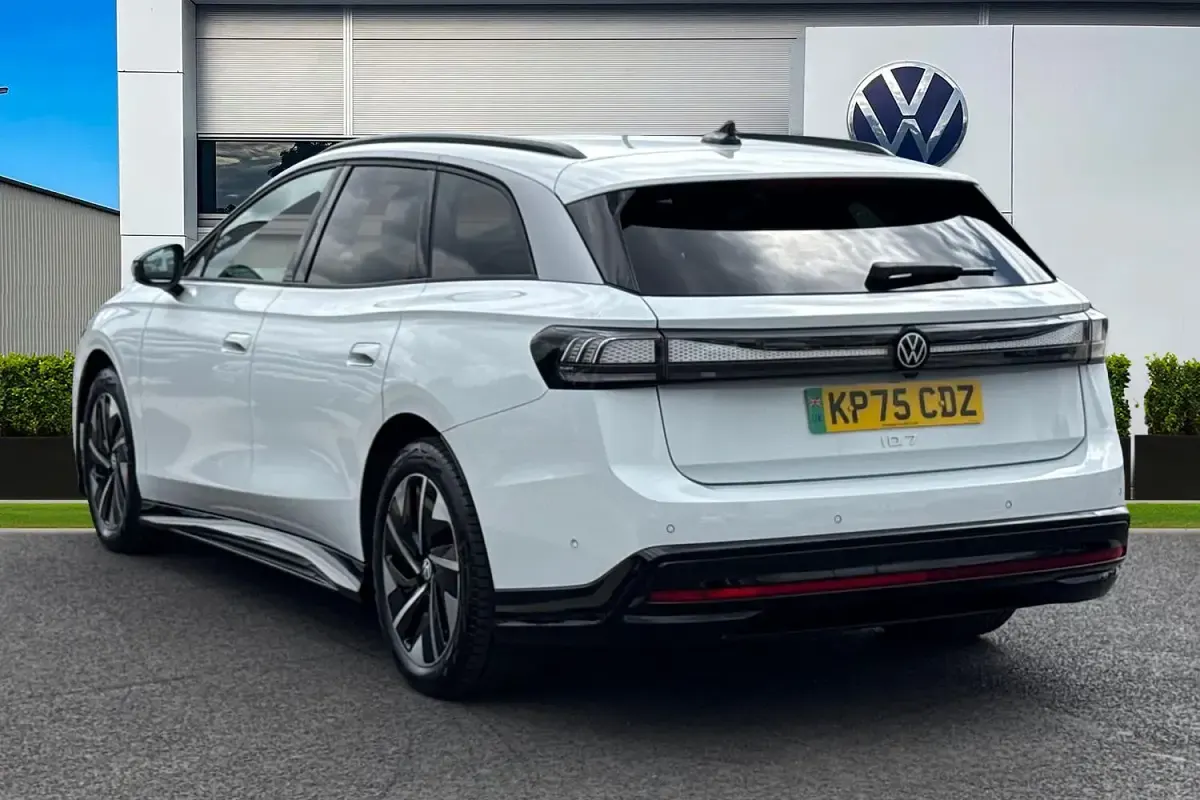 Used VW ID.7 Pro 210 kW (286 HP) 2025 White Estate
