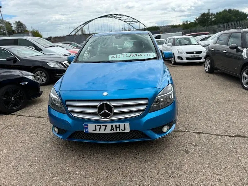 Used Mercedes B180 SE 109 HP (80 kW) 2014 Blue Hatchback