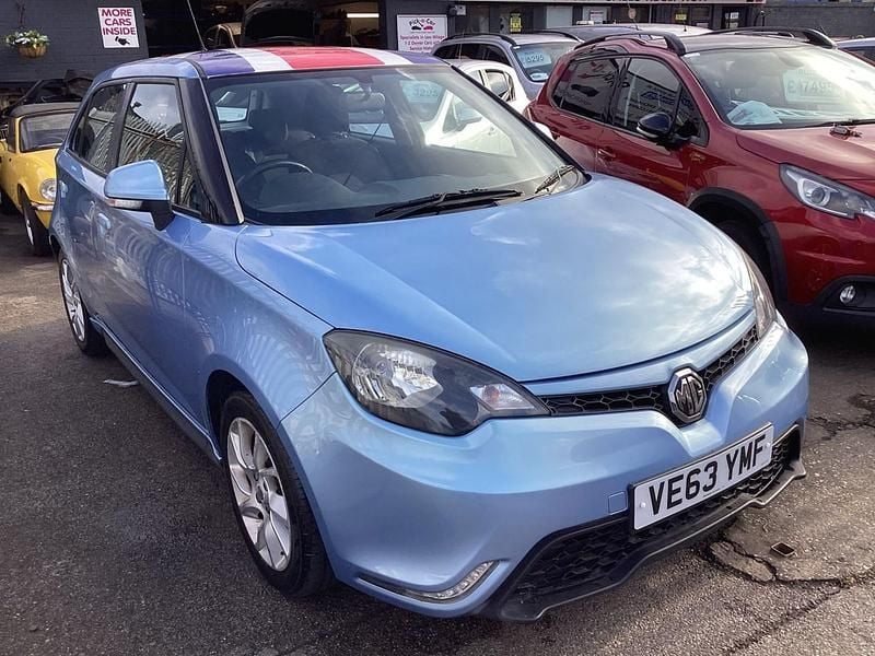 Begagnad MG MG3 106 HK (77 kW) 2014 Blå Halvkombi