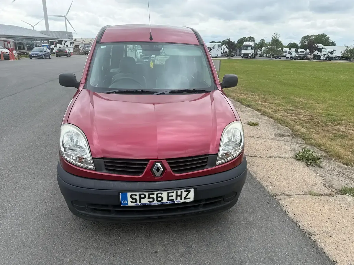 Used Renault Kangoo Authentique 73 HP (53 kW) 2007 Red MPV