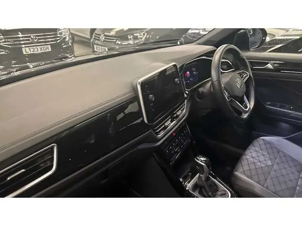 Used VW T-Roc R-line 190 HP (139 kW) 2023 Black SUV