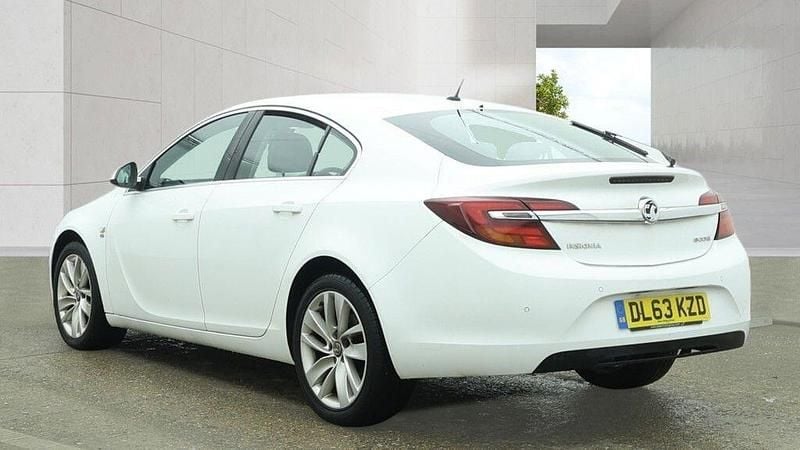 Used Vauxhall Insignia Elite 163 HP (119 kW) 2013 White Hatchback