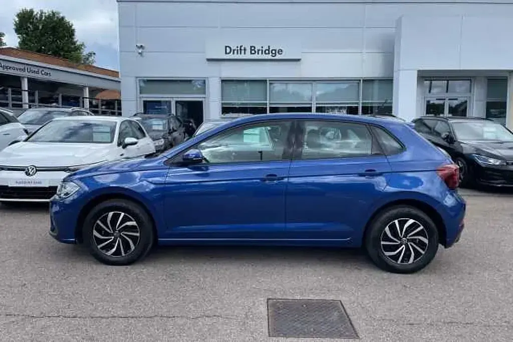 Used VW Polo Life 95 HP (69 kW) 2023 Blue Hatchback