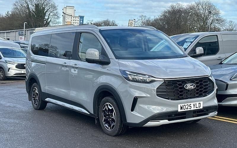 Usado Ford Tourneo Active 170 HP (125 kW) 2025 Monovolume