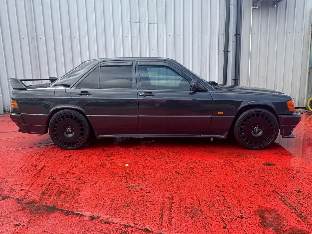 Used Mercedes 190 109 HP (80 kW) 1993 Blue Sedan