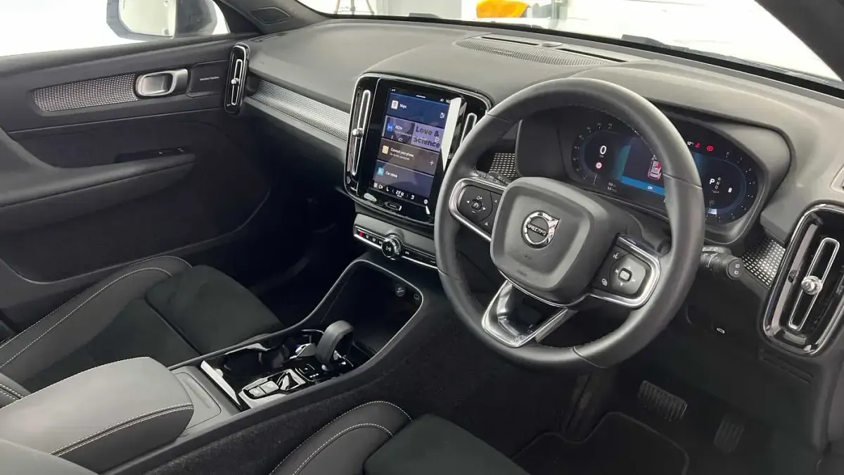 Used Volvo XC40 Ultra 194 HP (142 kW) 2025 White SUV