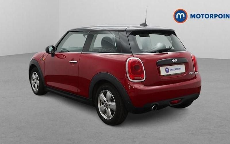 Usado Mini Cooper Hatch 136 CV (100 kW) 2016 Rojo Utilitario