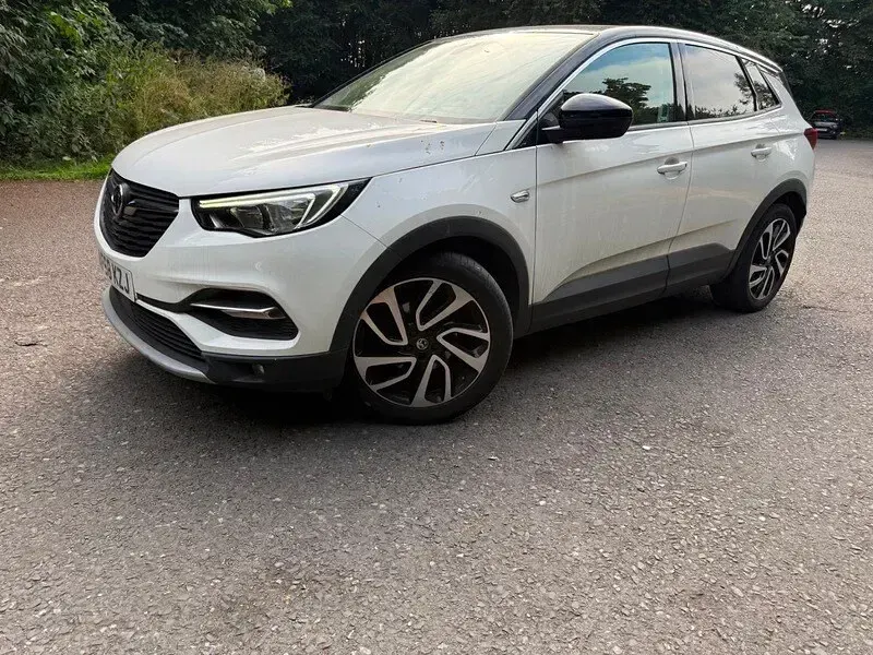 Used Vauxhall Grandland X Elite 130 HP (95 kW) 2018 White SUV