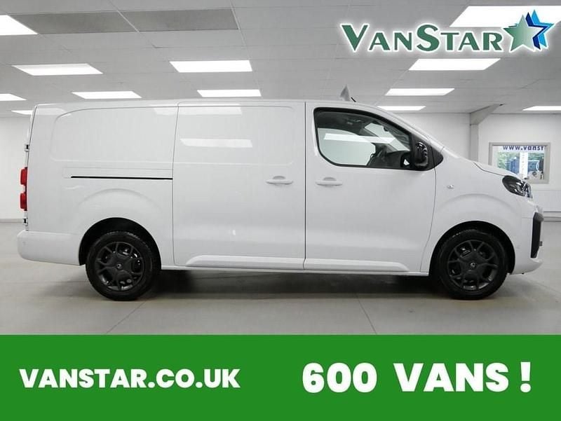 White Used 2024 Citroën Dispatch MPV | £20,989 (A bit pricey) - Image 1/4