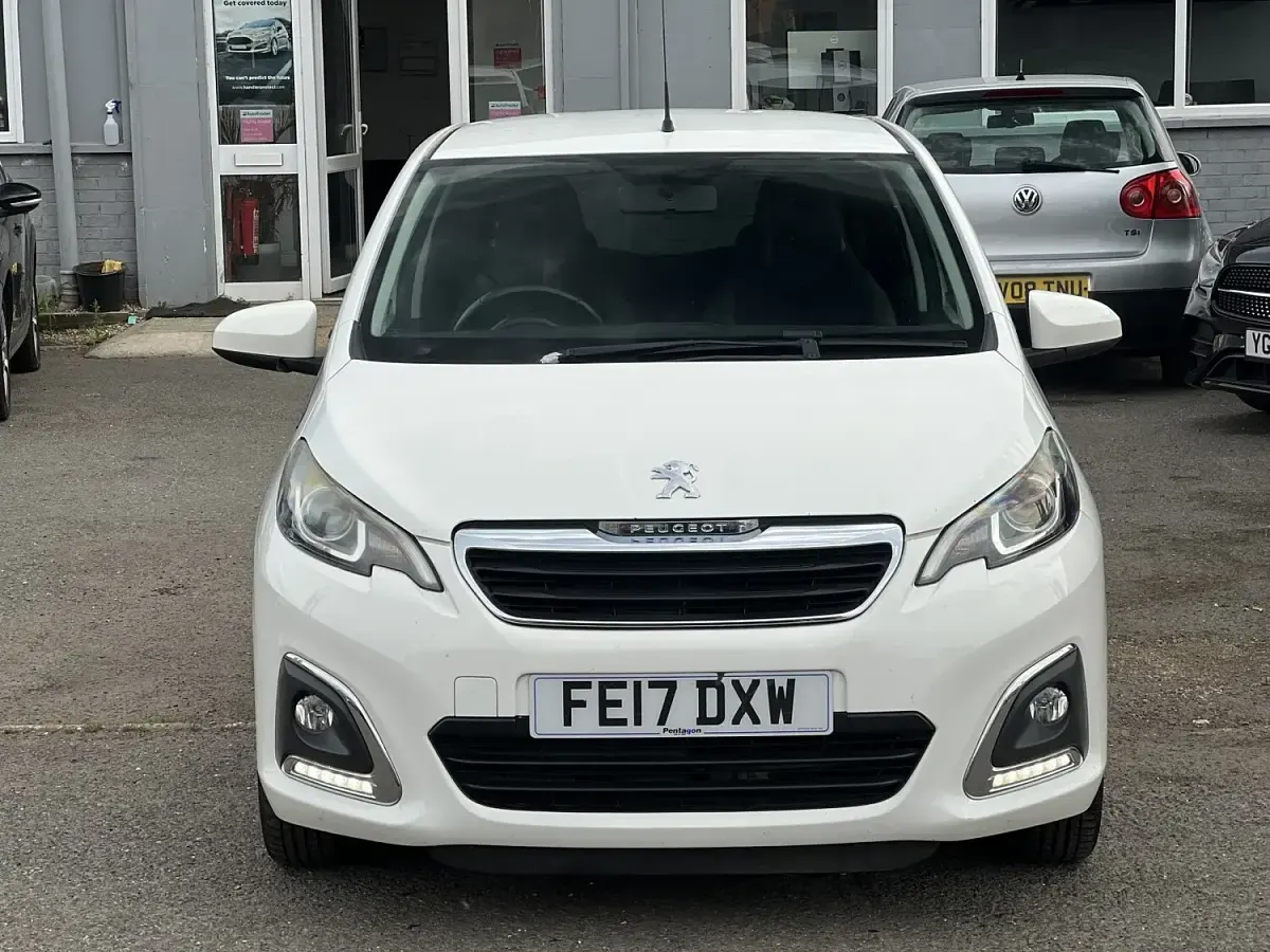 Used Peugeot 108 Allure 82 HP (60 kW) 2017 White Hatchback