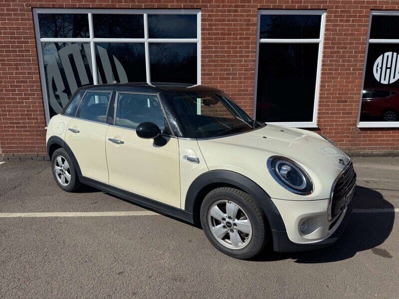 White Used 2018 Mini Cooper Hatch Hatchback | £10,500 (Good price) - Image 1/4