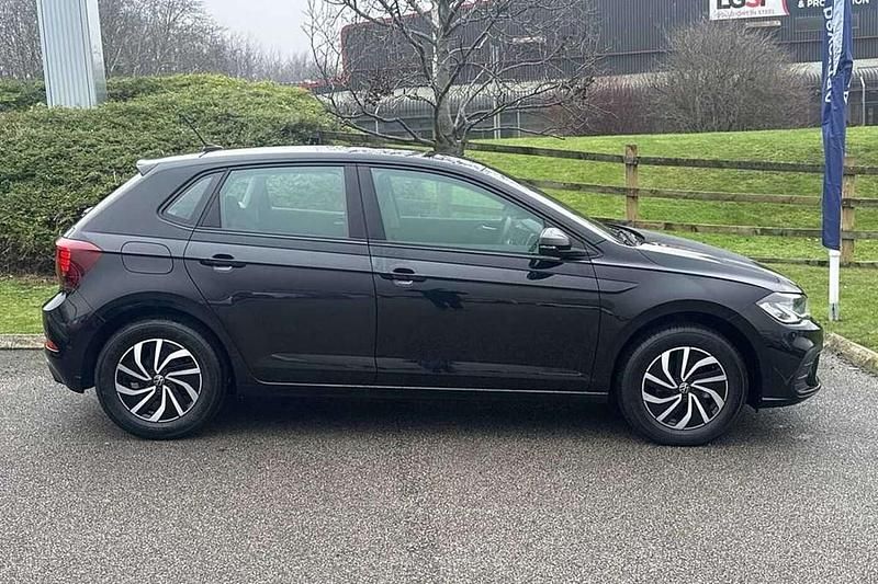 Used VW Polo Life 80 HP (58 kW) 2024 Black Hatchback