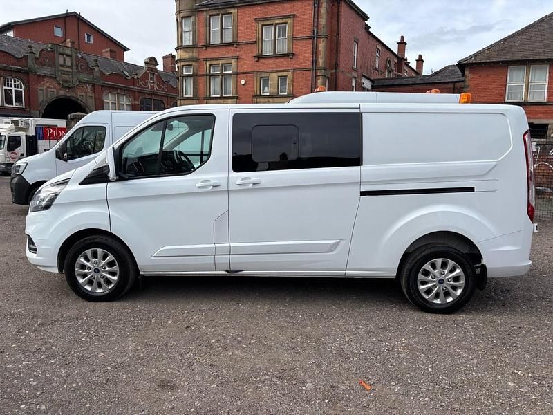 Used Ford Transit Custom Limited 130 HP (95 kW) 2022 White Van