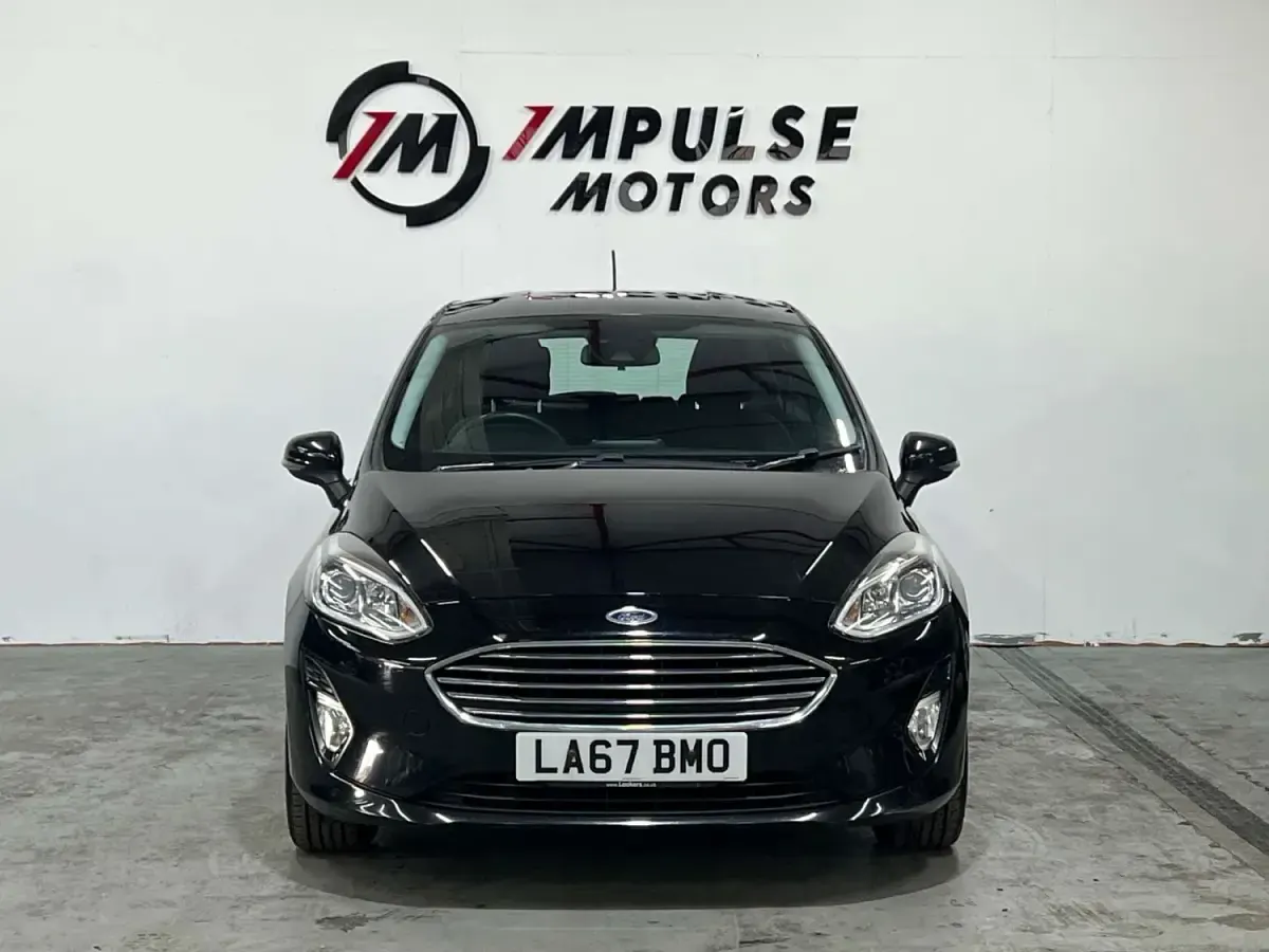 Second-hand Ford Fiesta Zetec 100 CP (73 kW) 2018 Negru Hatchback