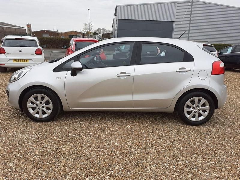 Used Kia Rio Air 85 HP (62 kW) 2011 Silver Hatchback
