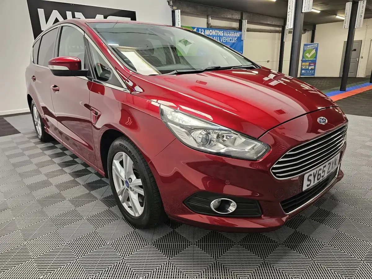 Used Ford S-MAX Titanium 150 HP (110 kW) 2015 Red MPV