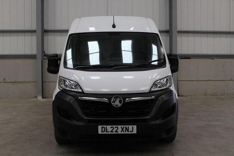 Used Vauxhall Movano 140 HP (102 kW) 2022 White