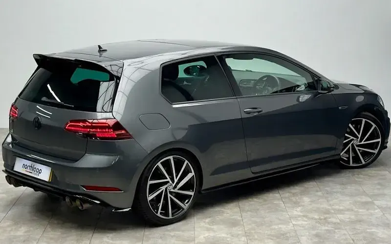 Begagnad VW Golf VII R 300 HK (220 kW) 2019 Grå Halvkombi