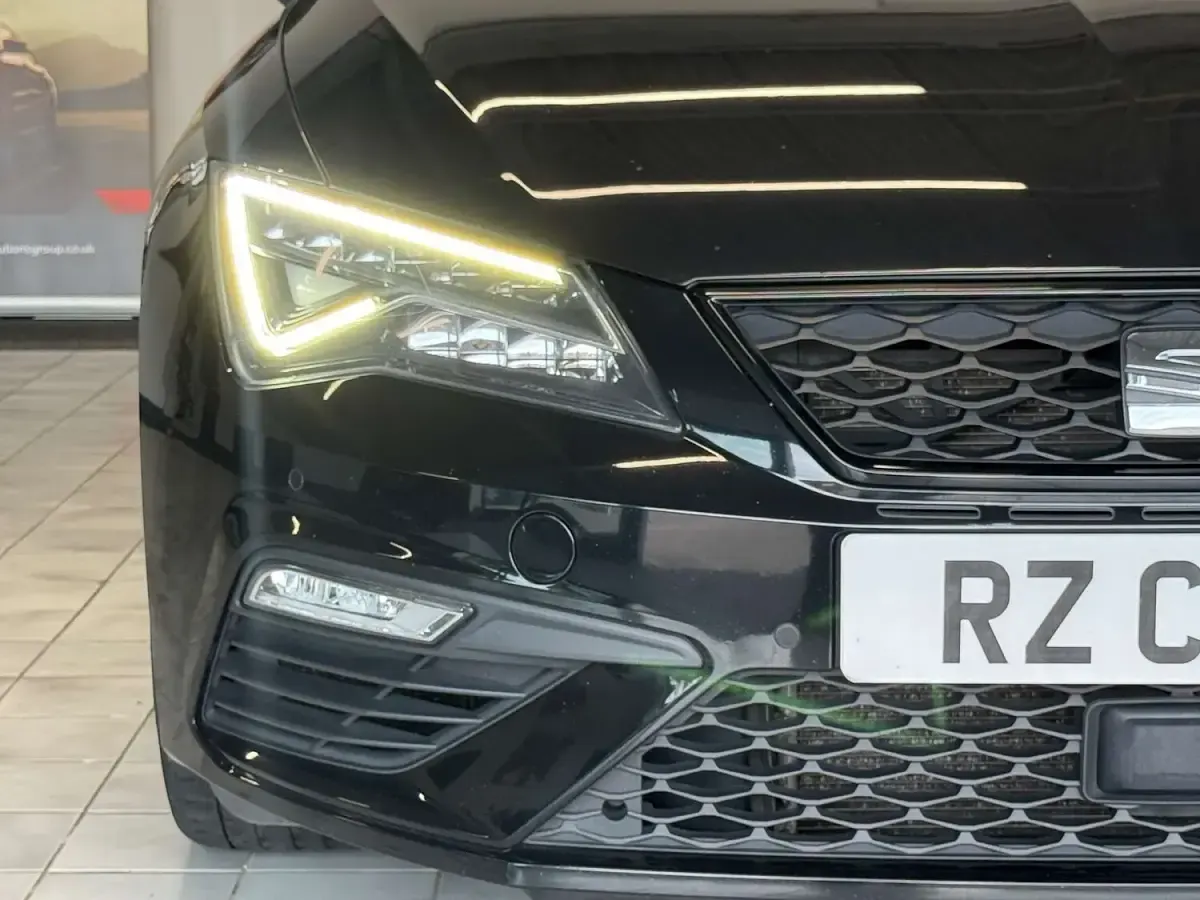 Used Seat Leon CUPRA 300 HP (220 kW) 2018 Black Hatchback