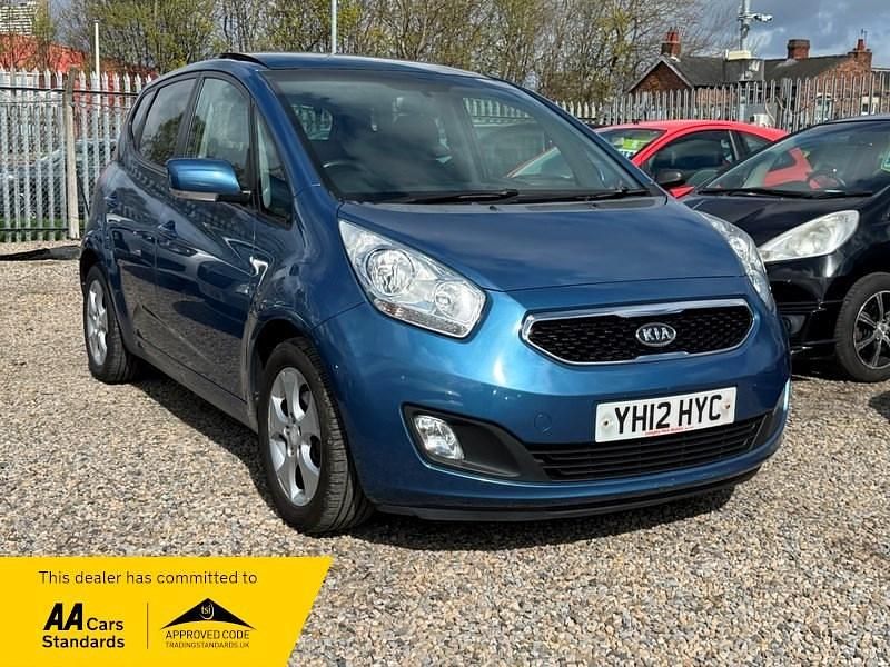 Second-hand Kia Venga 123 CP (90 kW) 2012 Albastru Hatchback