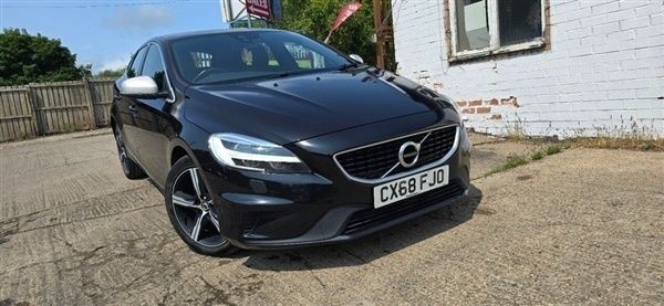 Black Used 2018 Volvo V40 R-Design Estate | £8,821 (Fair price) - Image 1/1