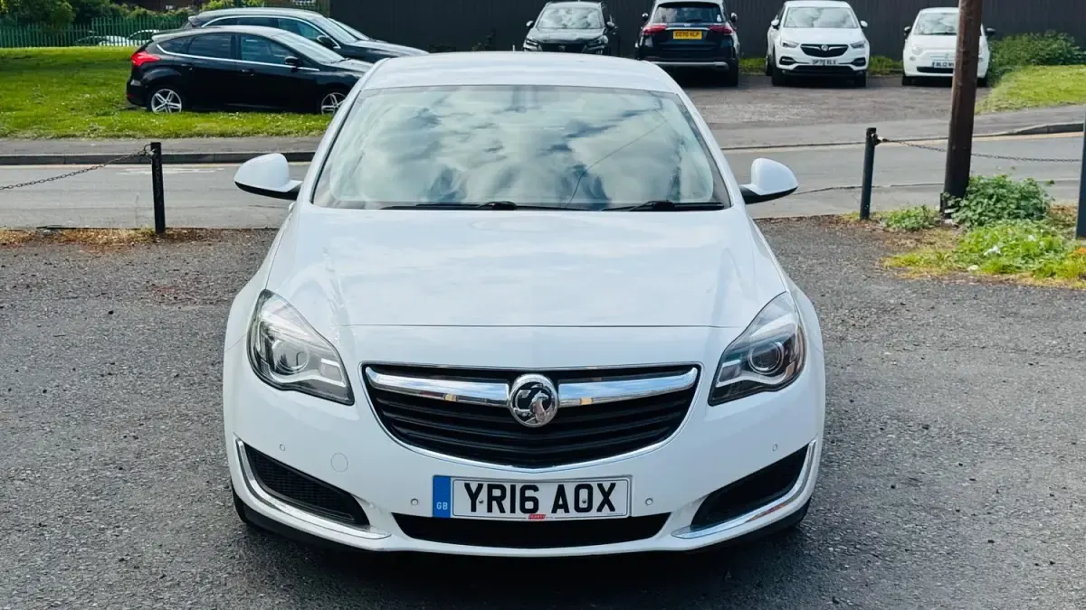 Used Vauxhall Insignia Design Edition 2016 White Hatchback