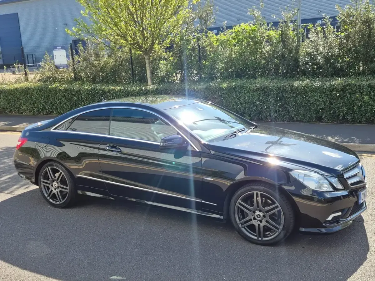 Begagnad Mercedes E350 2010 Svart Sportkupé