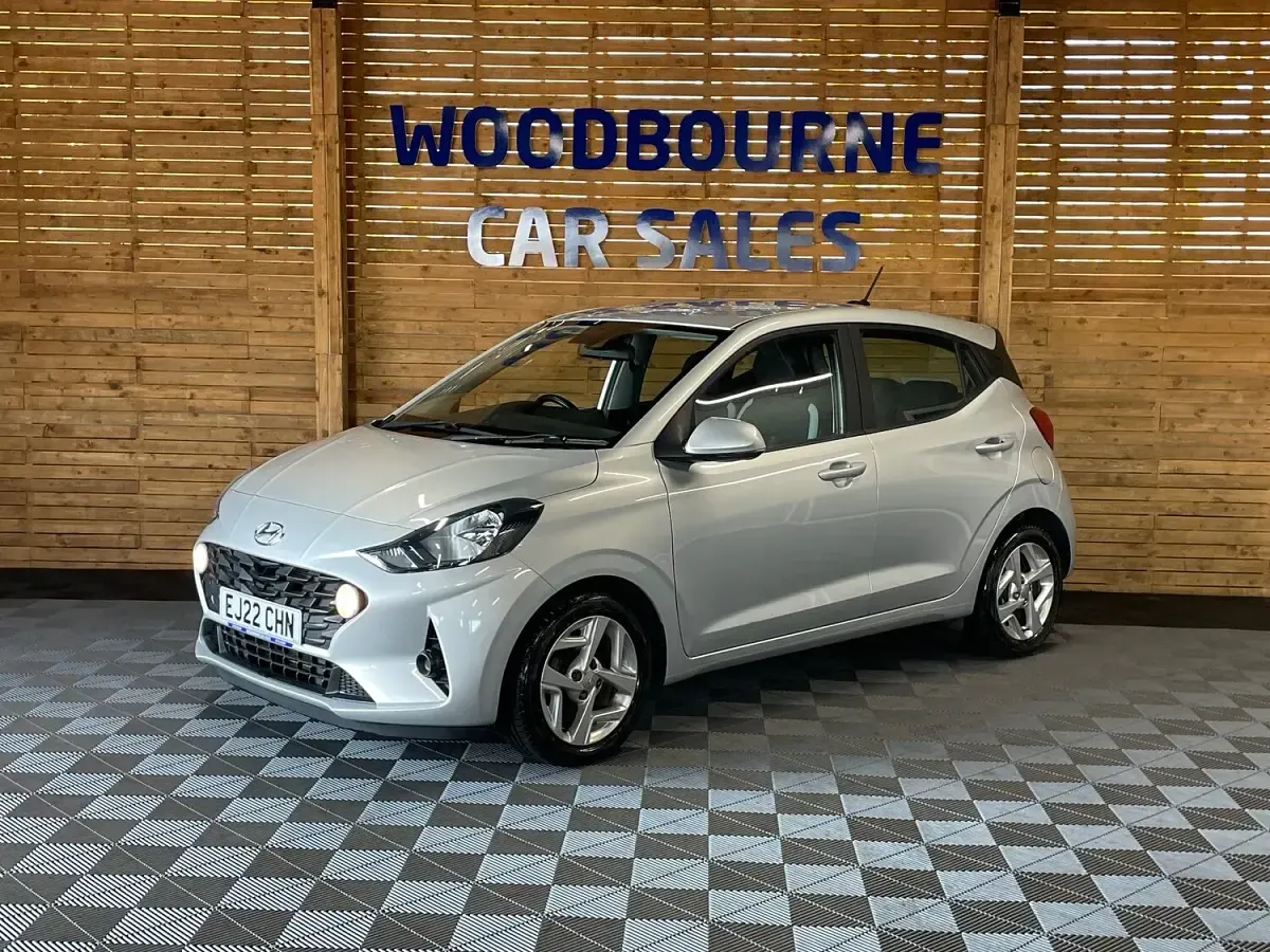 Used Hyundai i10 SE 67 HP (49 kW) 2022 Silver Hatchback