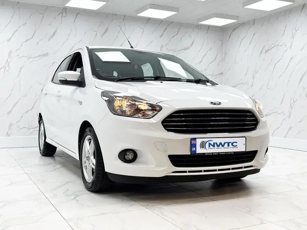 Used Ford Ka Plus Zetec 70 HP (51 kW) 2018 White Hatchback