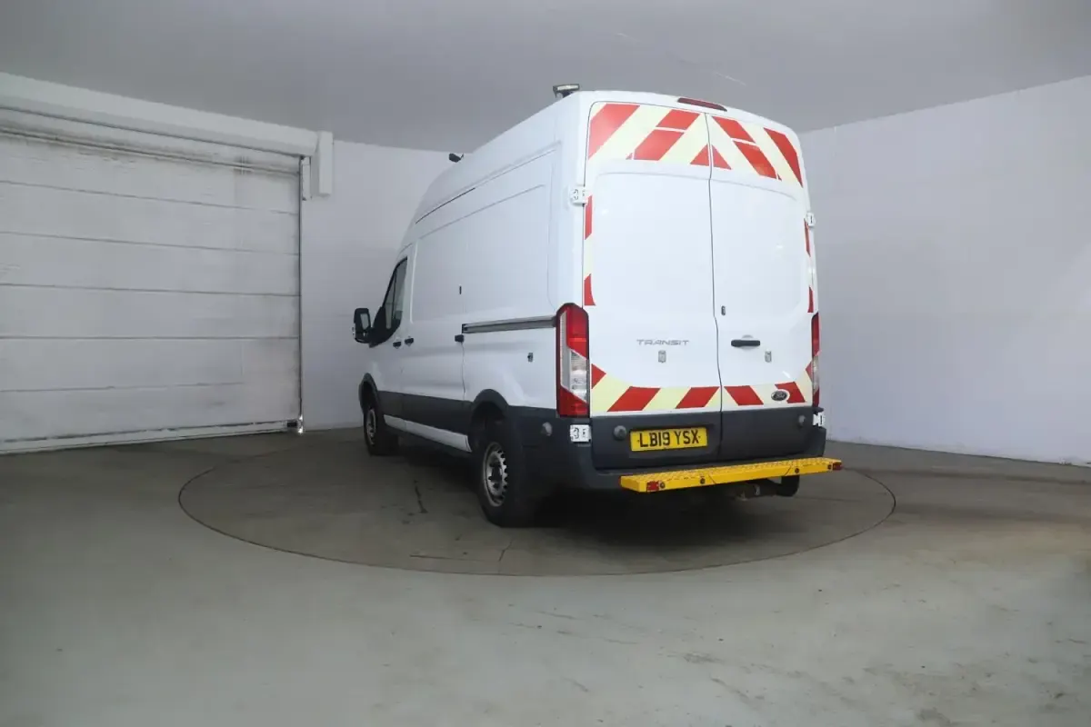 Usado Ford Transit 130 HP (95 kW) 2019 Branco Van