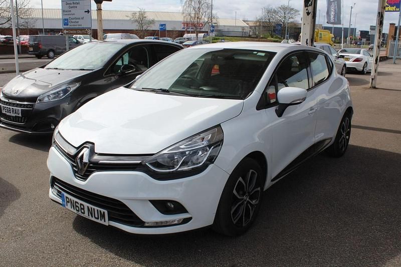 Used Renault Clio IV Play 75 HP (55 kW) 2018 White Hatchback
