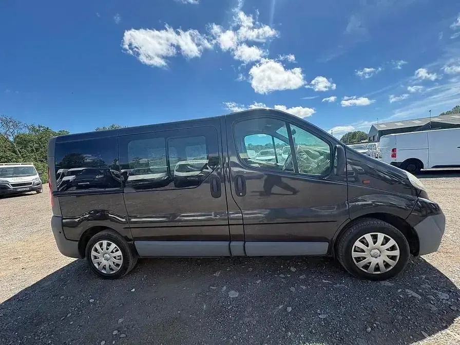 Used Vauxhall Vivaro 115 HP (84 kW) 2012 Black MPV