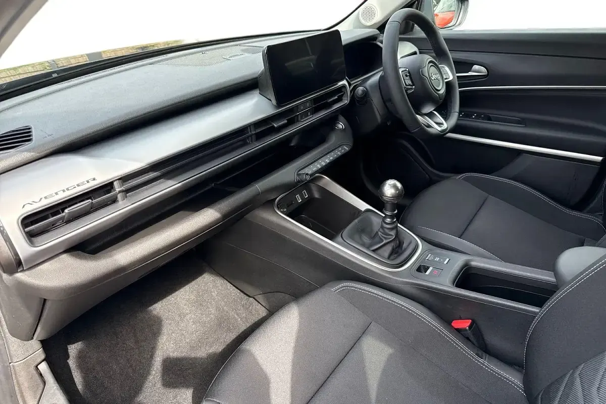 Used Jeep Avenger Summit 100 HP (73 kW) 2025 Red SUV