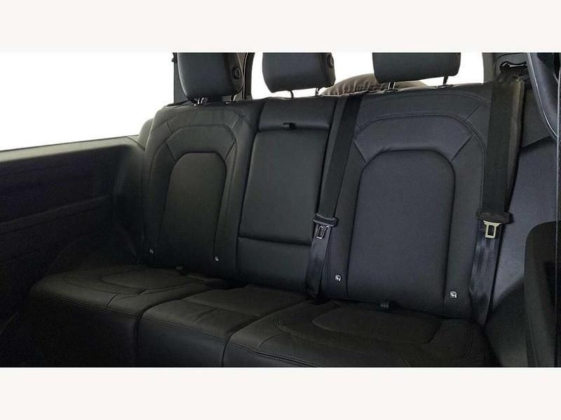 Used Land Rover Defender SE Dynamic 250 HP (183 kW) 2025 Grey SUV