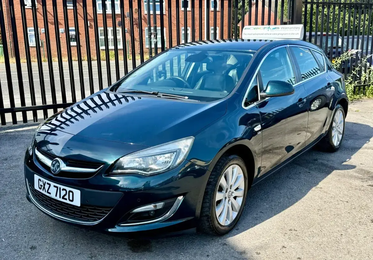 Used Vauxhall Astra Elite 165 HP (121 kW) 2014 Green Hatchback