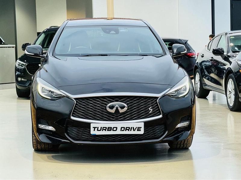 Used Infiniti Q30 Sport Tech 170 HP (125 kW) 2016 Black Hatchback