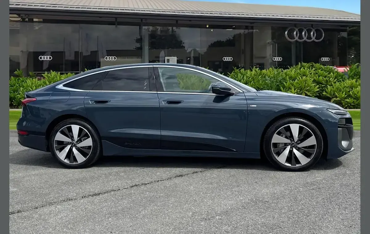 Used Audi A6 e-tron S-Line 266 kW (362 HP) 2025 Blue Hatchback