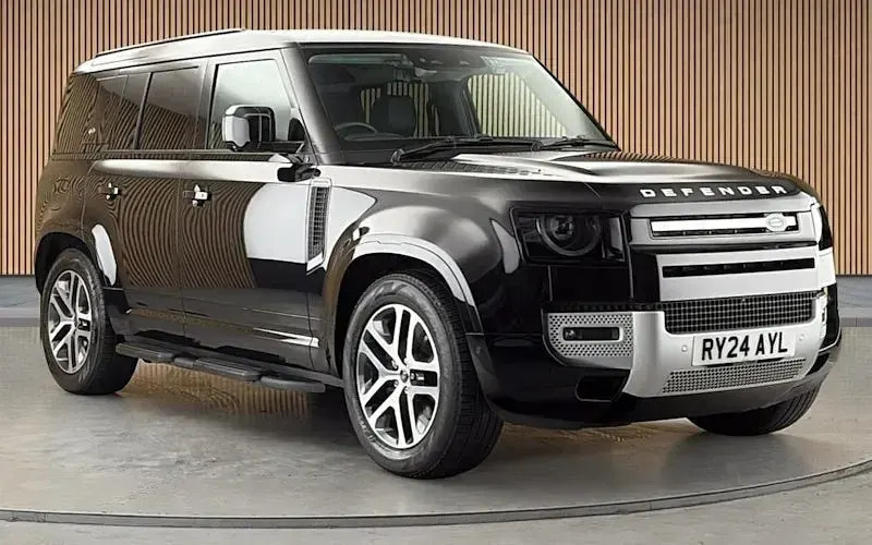 Used Land Rover Defender S 250 HP (183 kW) 2023 SUV