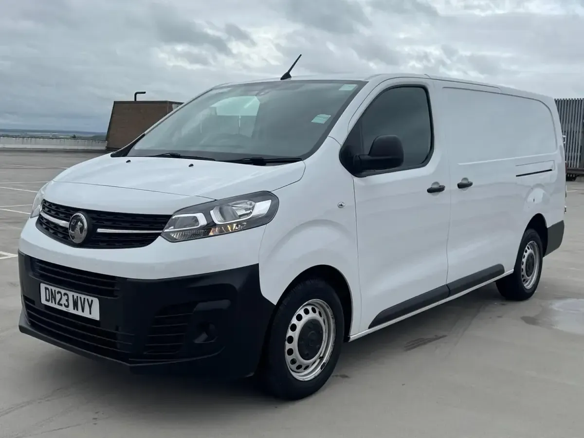 Used Vauxhall Vivaro S 100 HP (73 kW) 2023 White MPV