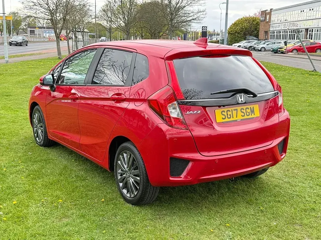 Używany Honda Jazz EX 102 KM (75 kW) 2017 Czerwony Hatchback