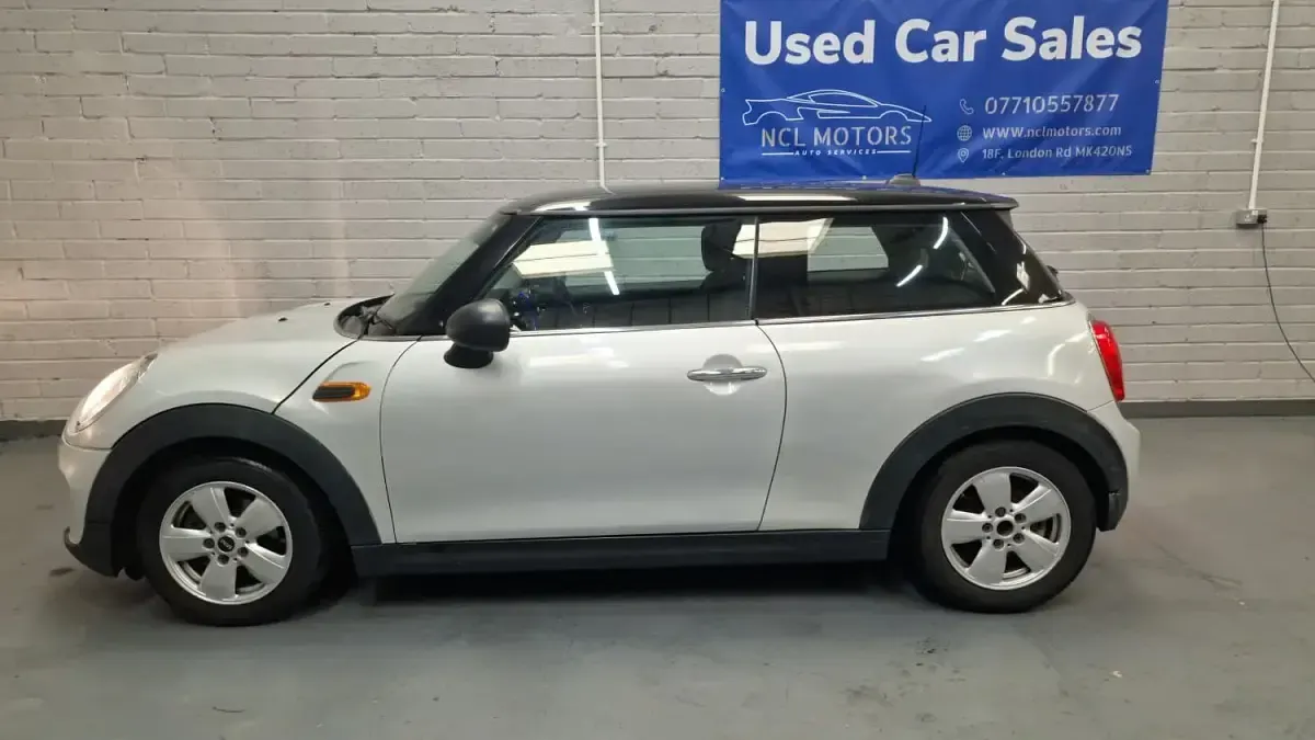 Używany Mini Cooper Hatch 2014 Srebrny Hatchback
