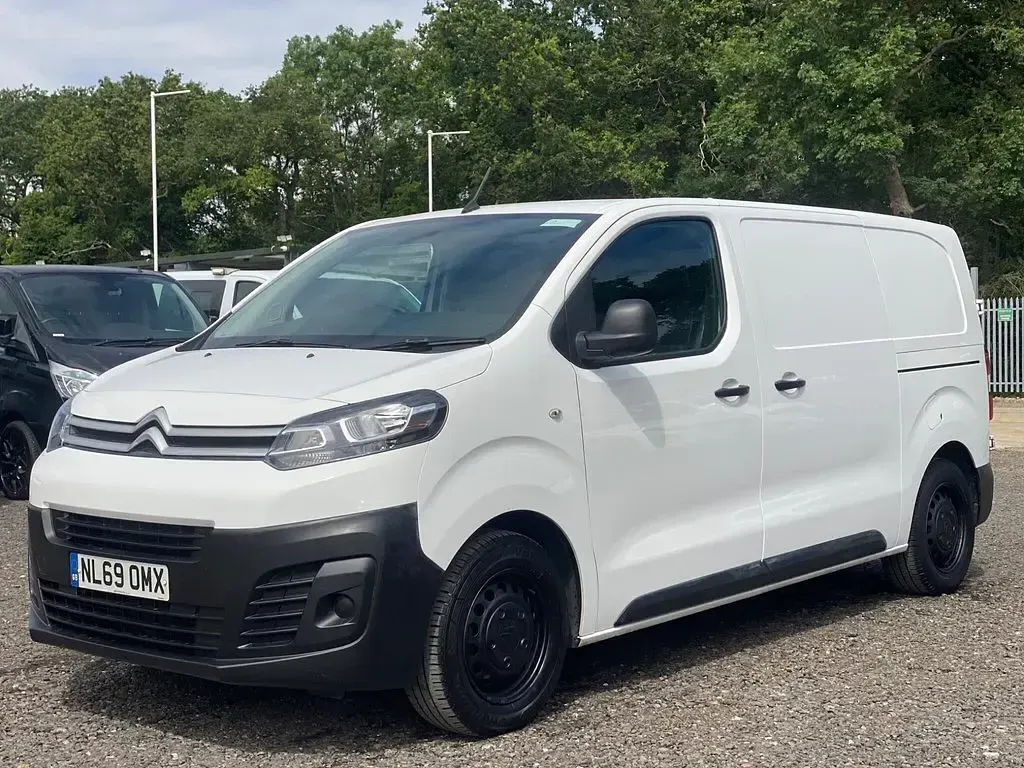 Used Citroën Dispatch 100 HP (73 kW) 2019 White MPV