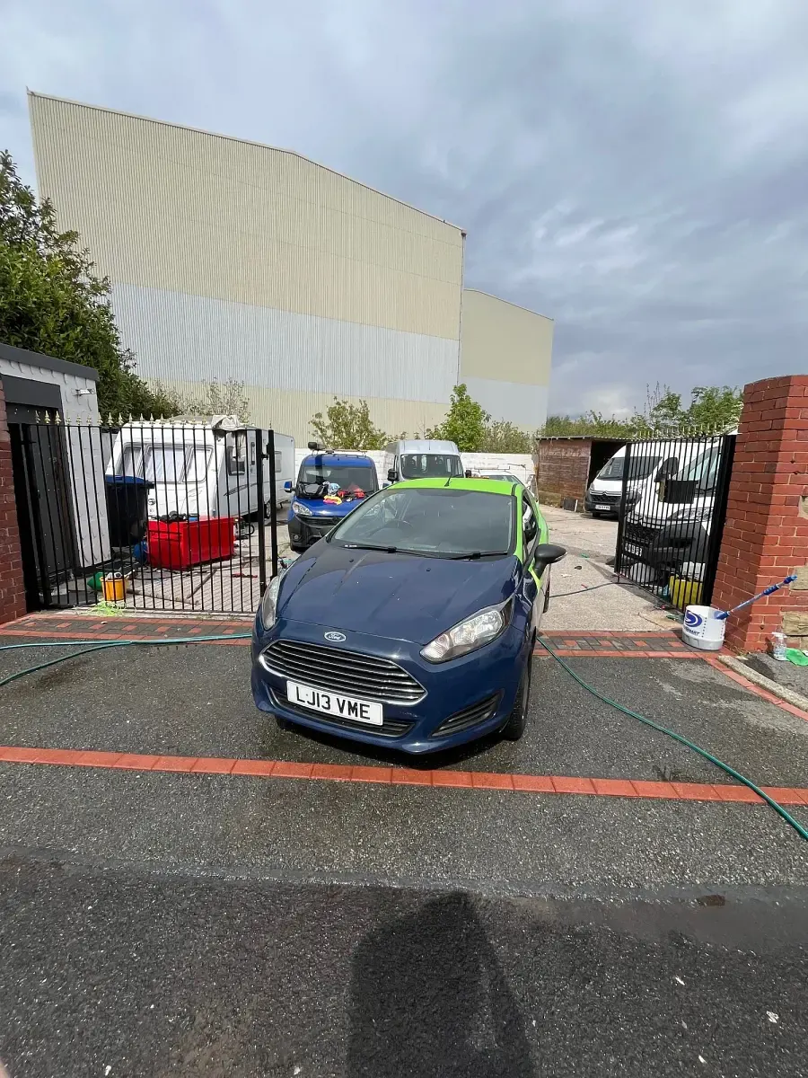 Käytetty Ford Fiesta 95 HP (69 kW) 2013 Sininen Van