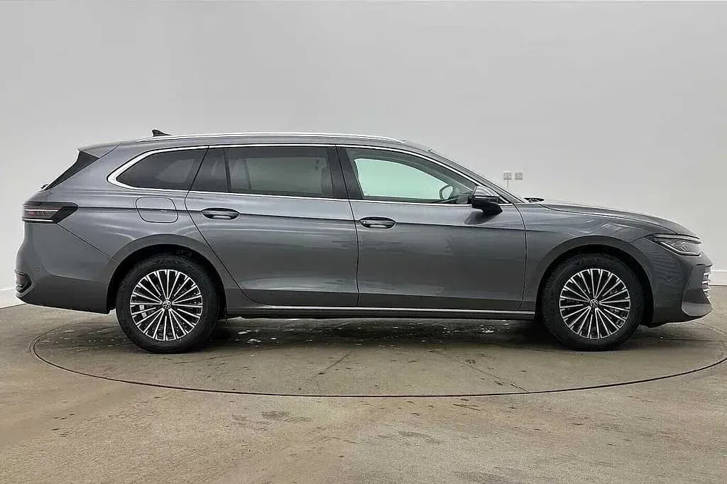 New VW Passat Elegance 204 HP (150 kW) 2026 Grey Estate