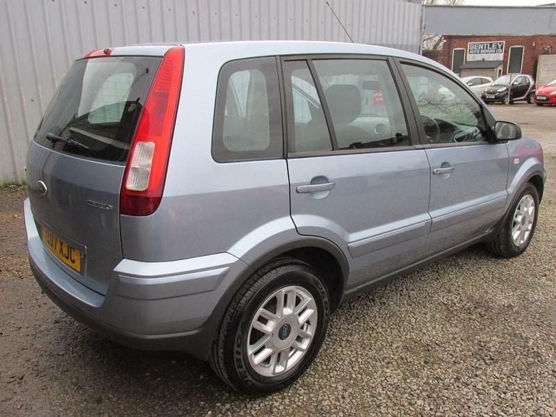 Used Ford Fusion Zetec 101 HP (74 kW) 2007 Blue Hatchback